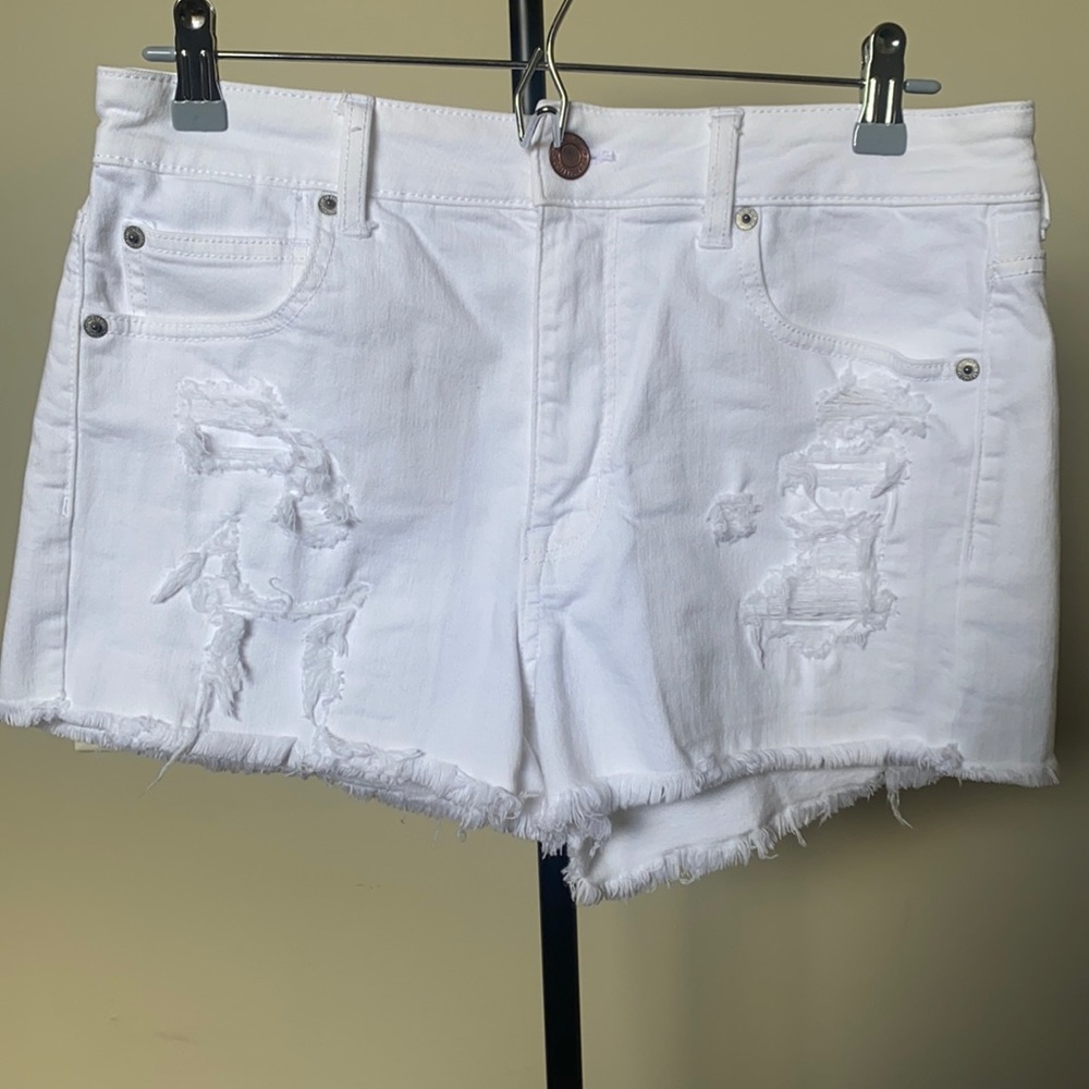 White American Eagle shorts